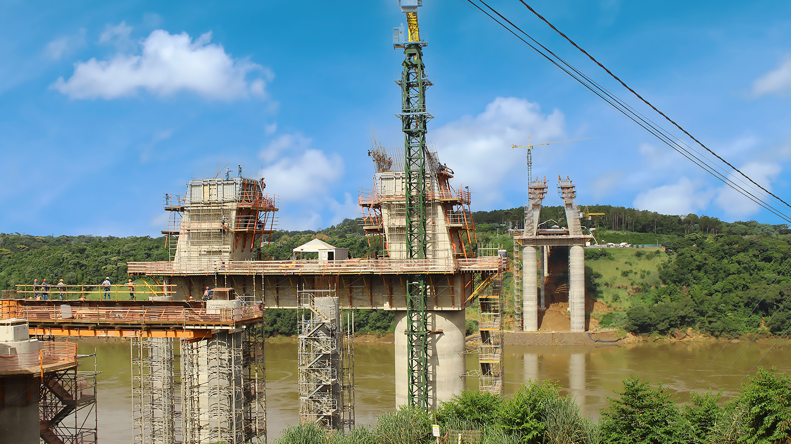 One solution was to adapt our RCS climbing system to enable it to climb not only vertically but also inclined.