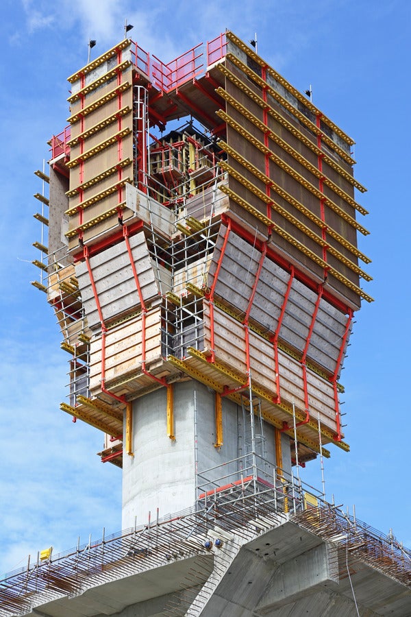 Also for architectural concrete executions due to the freely-selectable tie positioning and joint arrangement in accordance with the planning specifications.